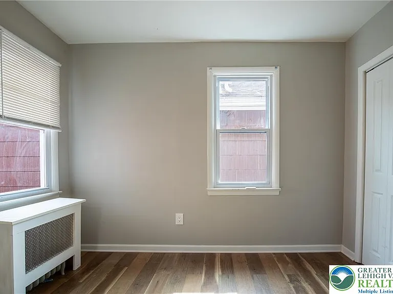 68 S Meade St — Photo 32