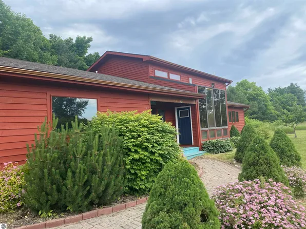 14429 Center Rd, Traverse City, MI 49686