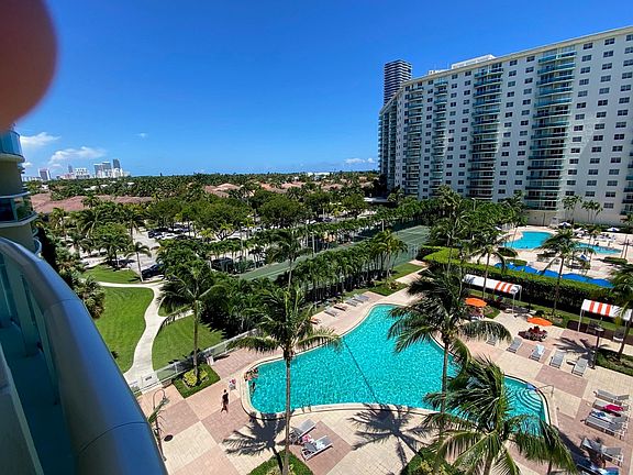 4th image of 19380 Collins Avenue #602