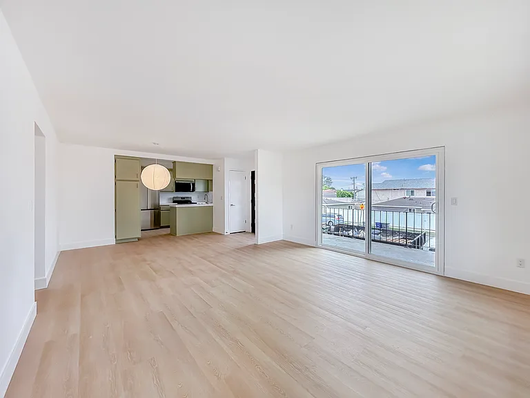 10863 Walnut St — Photo 2