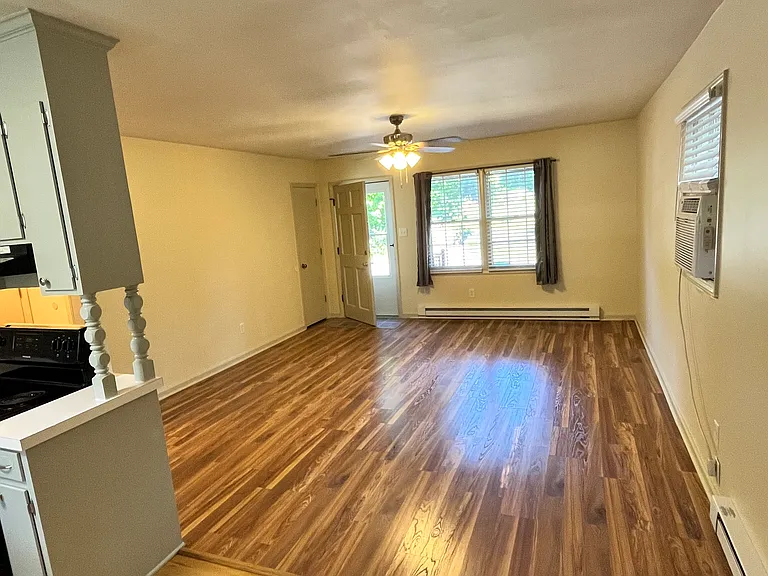 1020 Fisher St #B — Photo 2