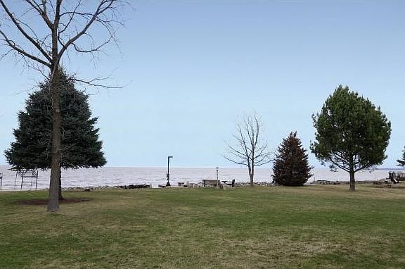5th image of 435 Willow Dr