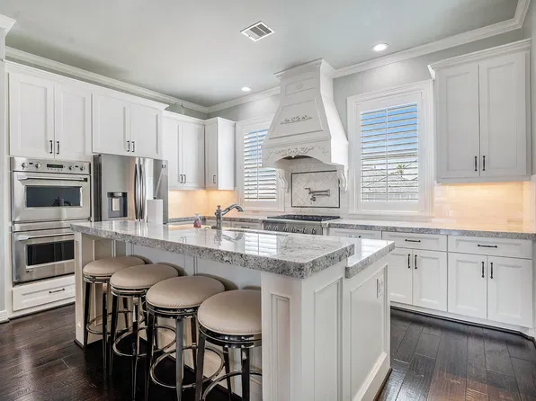 1171 Sailfish St, Bayou Vista, TX 77563