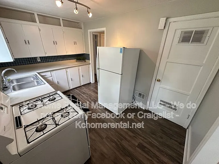127 W 85th St — Photo 18
