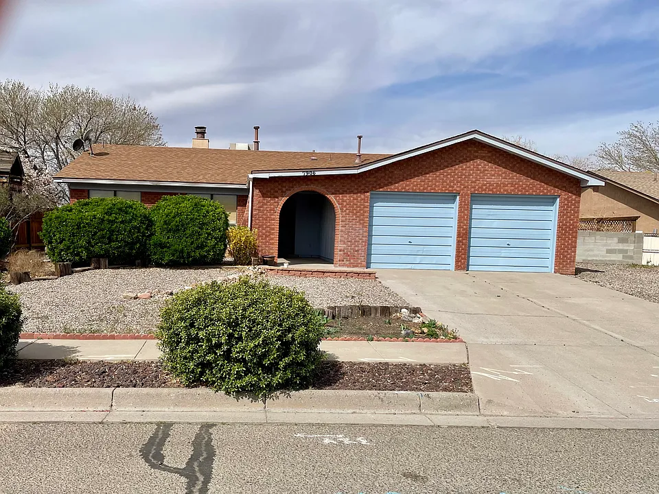 7905 Rough Rider Rd NE
