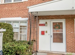 8852 Robin Dr APT C, Des Plaines, IL 60016