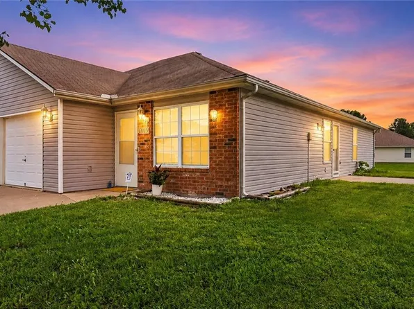 1019 Christie Ln, Grain Valley, MO 64029