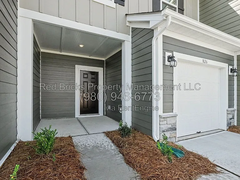 826 Earhart St NW — Photo 4
