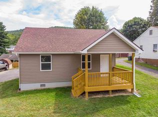 1224 S Delphine Ave, Waynesboro, VA 22980