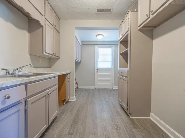 4518 Quince Rd, Memphis, TN 38117