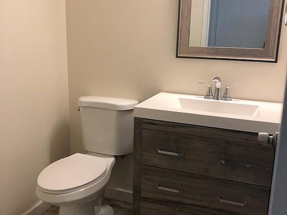 3rd image of 550 Bellevue Way SE #4