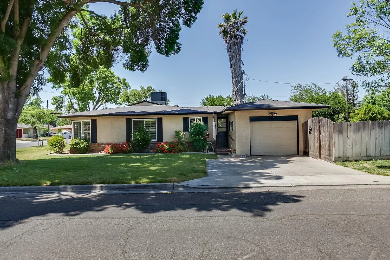 1835 Miller Ave photo 1