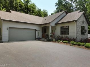 7061 Montcalm Ave, Greenville, MI 48838