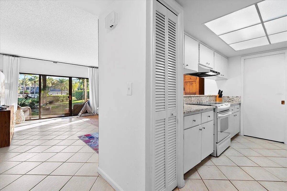 1 bed, 1.0 bath, 900 sqft, $1,550 — Photo 4