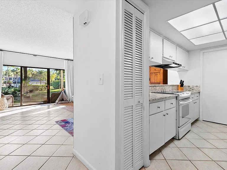 11863 Wimbledon Cir #446 — Photo 4