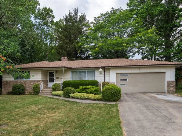 7080 Arcadia Dr, Parma, OH 44129