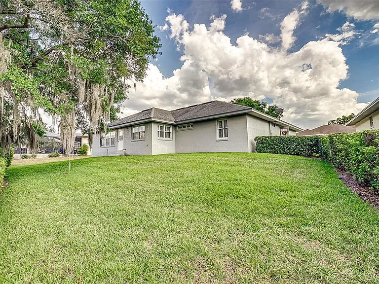 5864 Manchester Dr W — Photo 40