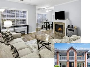 102 Streamside Dr, Roswell, GA 30076