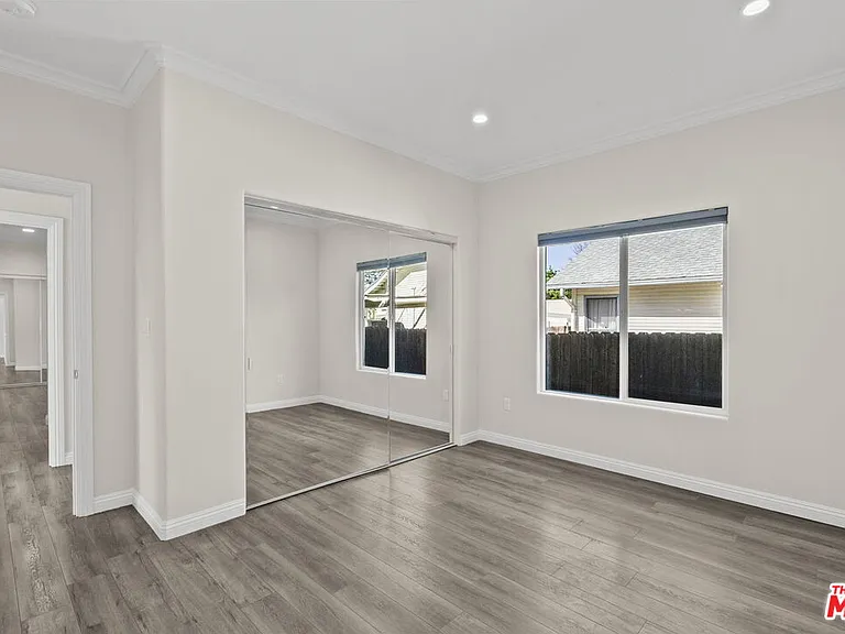 6715 Cedros Ave — Photo 12
