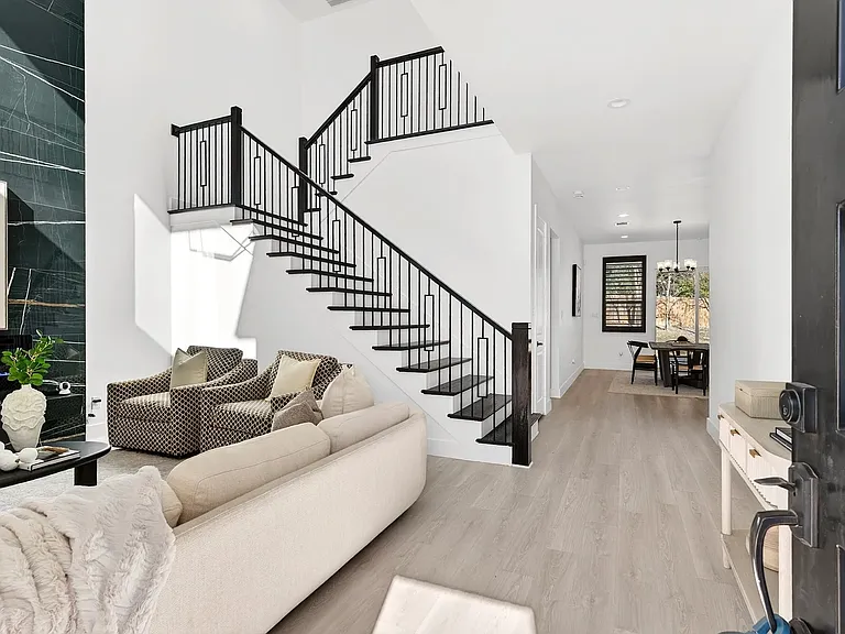 531 W Laureland Rd — Photo 18