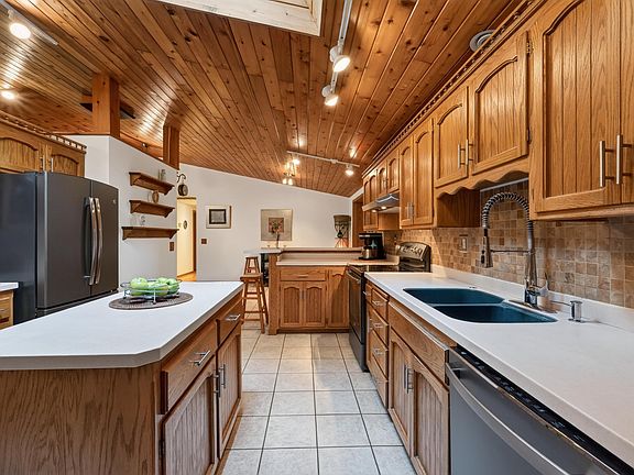 2nd image of 602 Hickory Ct