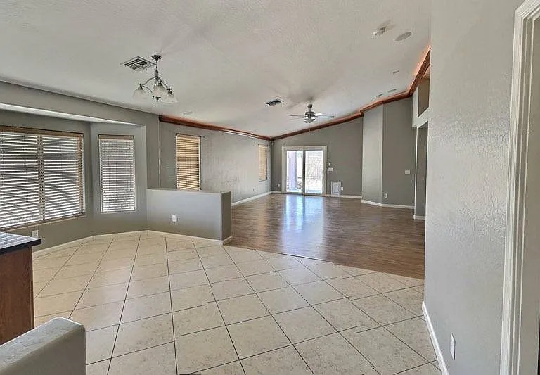 2452 W Tamarisk Ave — Photo 3