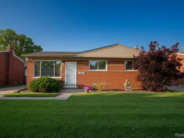 18584 Blue Island Ct, Roseville, MI 48066