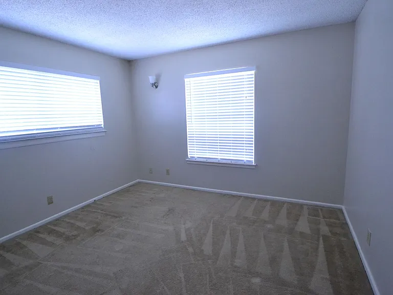 622 Chauncey Dr — Photo 4