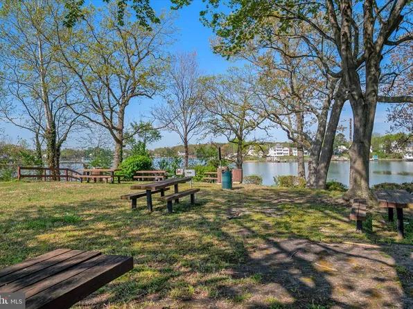 1195 Annis Squam Hbr, Pasadena, MD 21122
