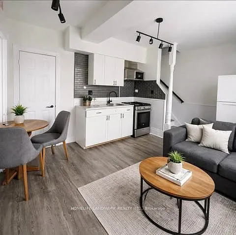 710 Adelaide St N #1 — Photo 3