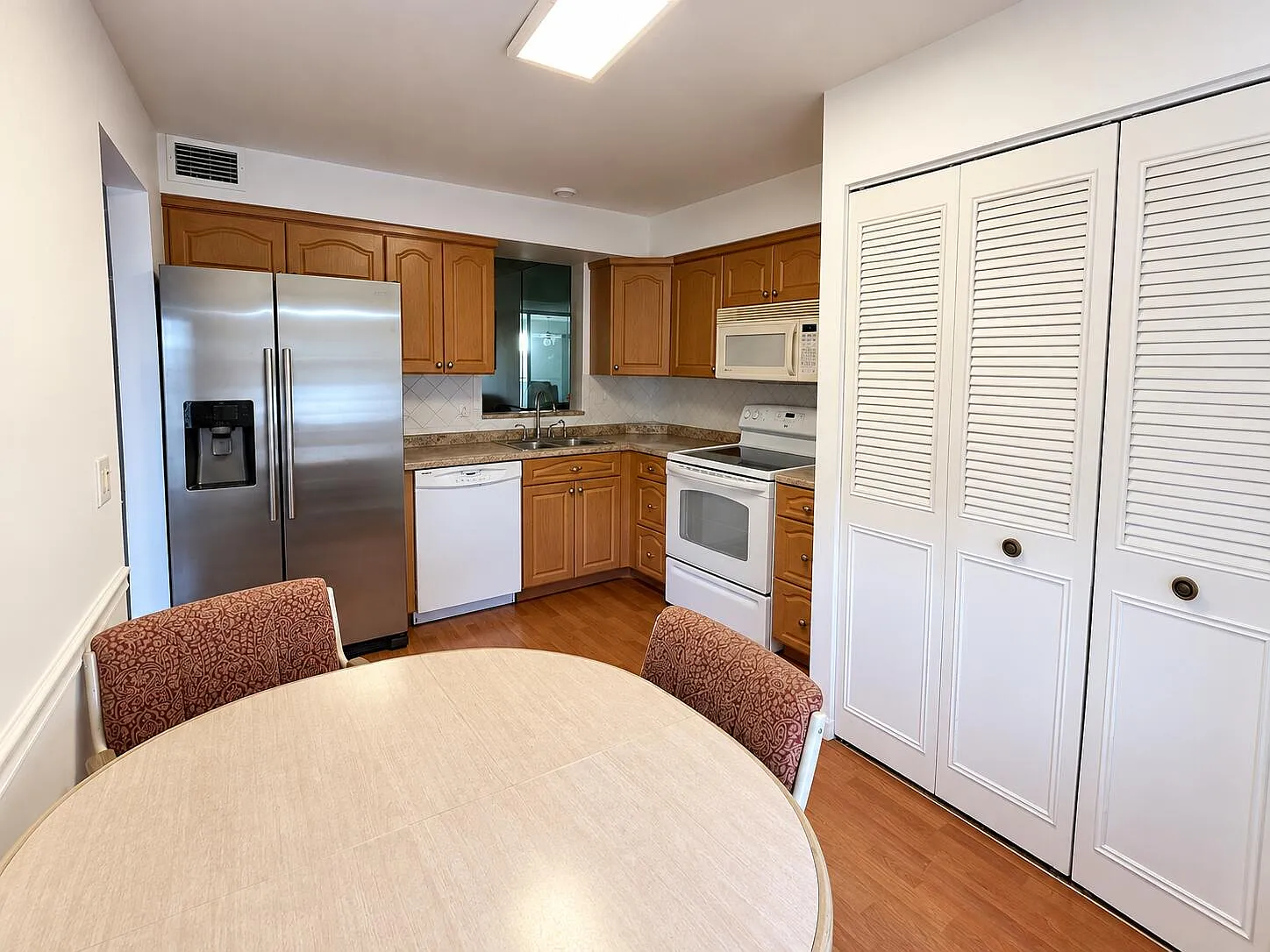 2 bed, 2.0 bath, 1044 sqft, $1,700 — Photo 3