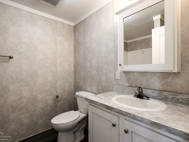 105 Hastings Dr — Photo 8