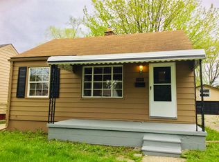 19308 Woodland St, Harper Woods, MI 48225
