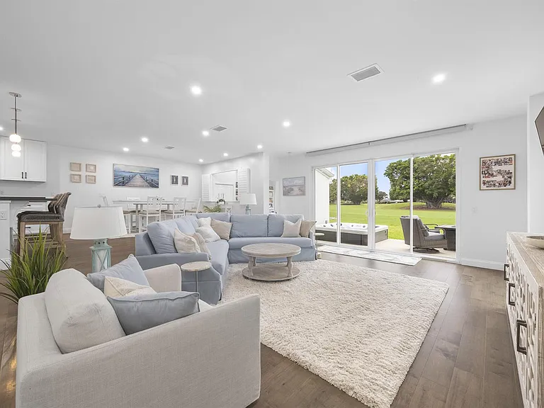 17235 Bay St — Photo 4