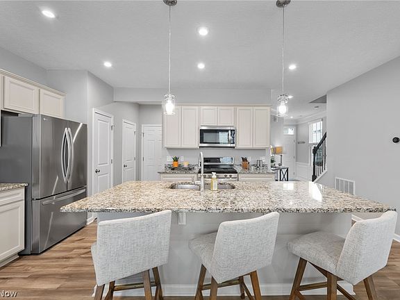 4th image of 885 Dipper Ln #1