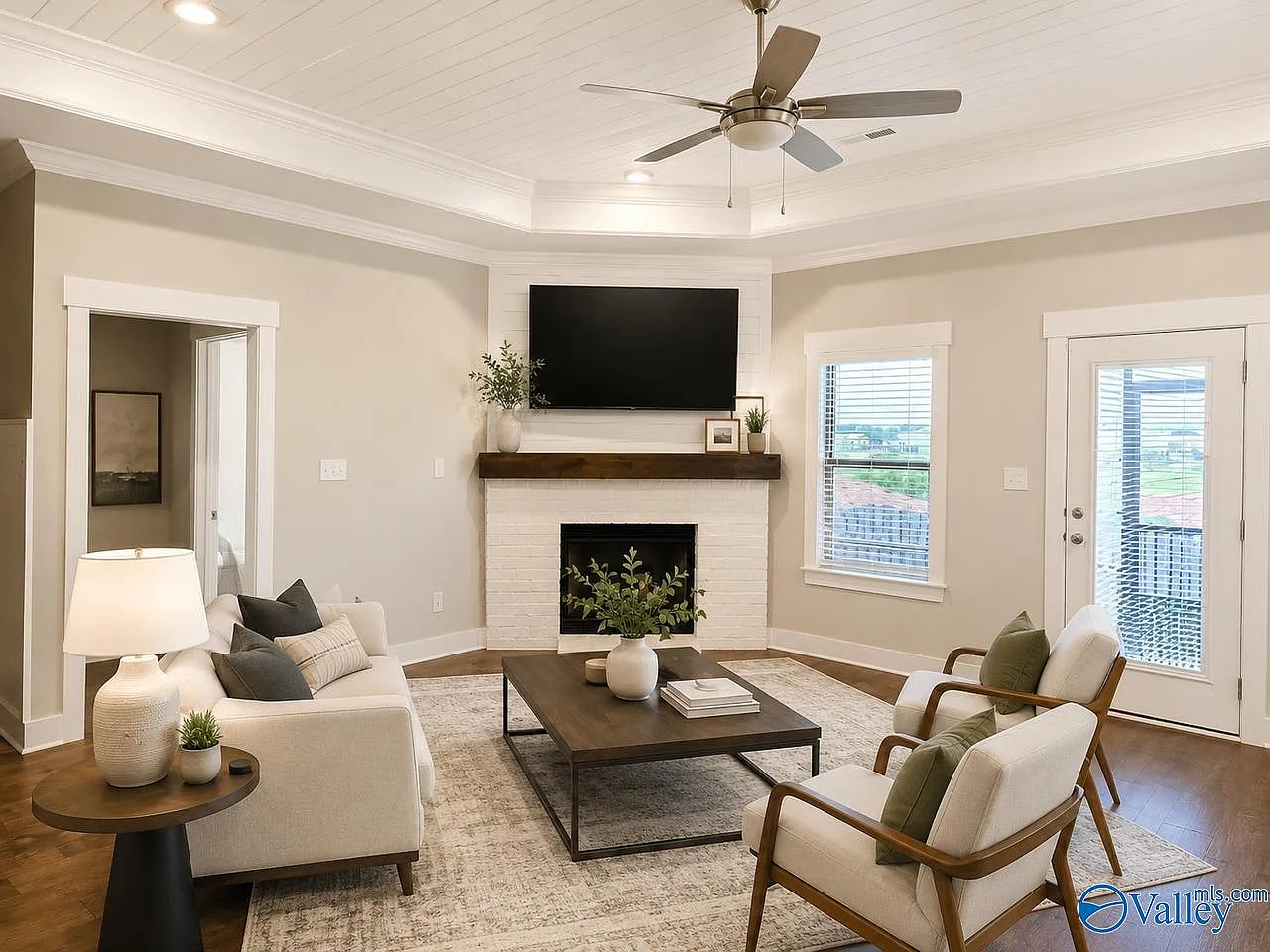 3 bed, 2.0 bath, 1850 sqft, $2,300 — Photo 4