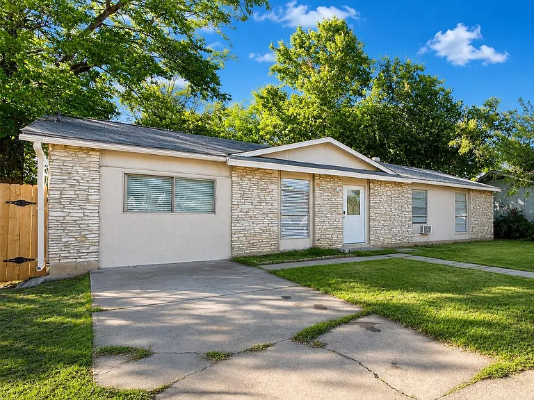 6204 Dove Springs Cir — Photo 1