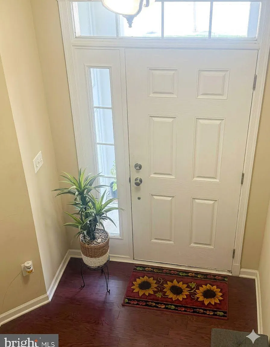 3 bed, 3.5 bath, 1842 sqft, $3,000 — Photo 2