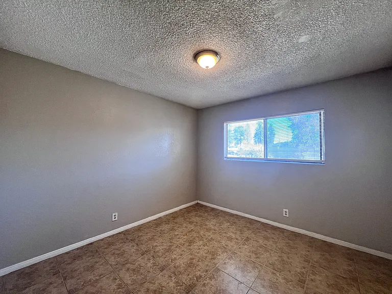 600 E 5th St #10 — Photo 12