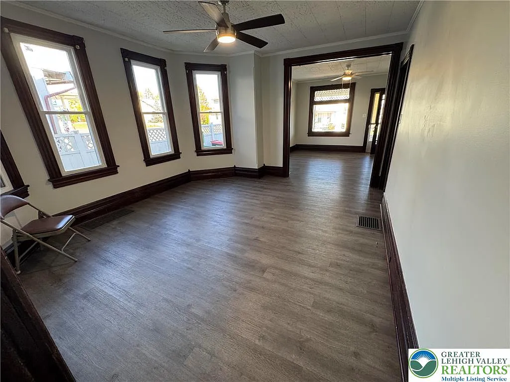 4 bed, 2.0 bath, 2112 sqft, $1,825 — Photo 4