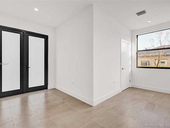 5th image of 2770-2772 SW 34th Ave