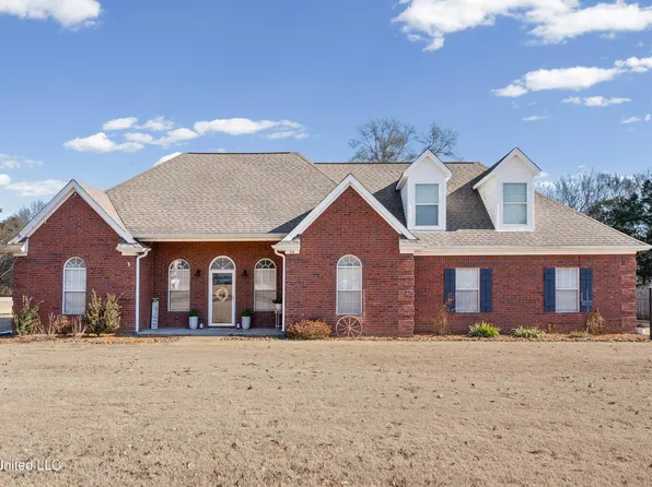 114 Leslie Dr, Senatobia, MS 38668