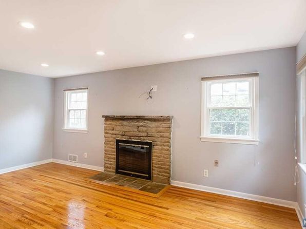 61 Rose St, Cresskill, NJ 07626