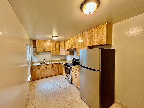3rd image of 425 39th Ave APT 3