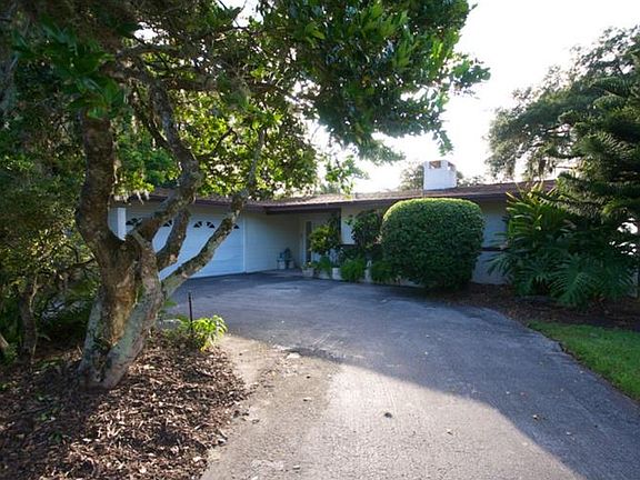 2nd image of 212 Nob Hill Cir