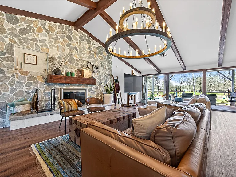 7019 Oak Ln — Photo 8