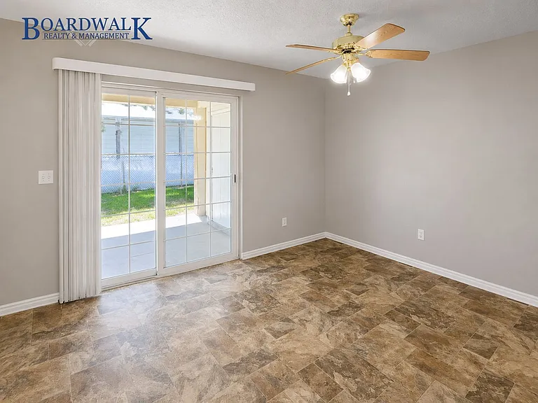 7638 S Redwood Rd #14 — Photo 6