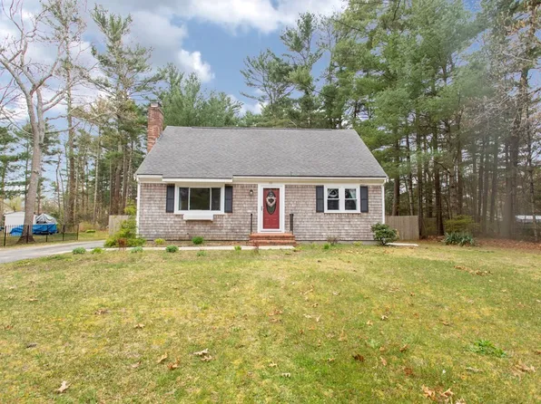 22 Windsor Dr, Wareham, MA 02571