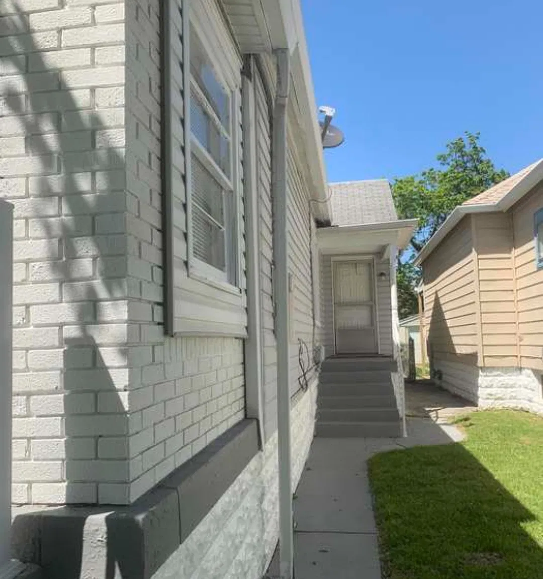 2 bed, 900 sqft, $1,075 — Photo 2