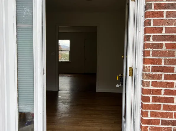 1906 Old Spartanburg Rd APT 4, Hendersonville, NC 28792